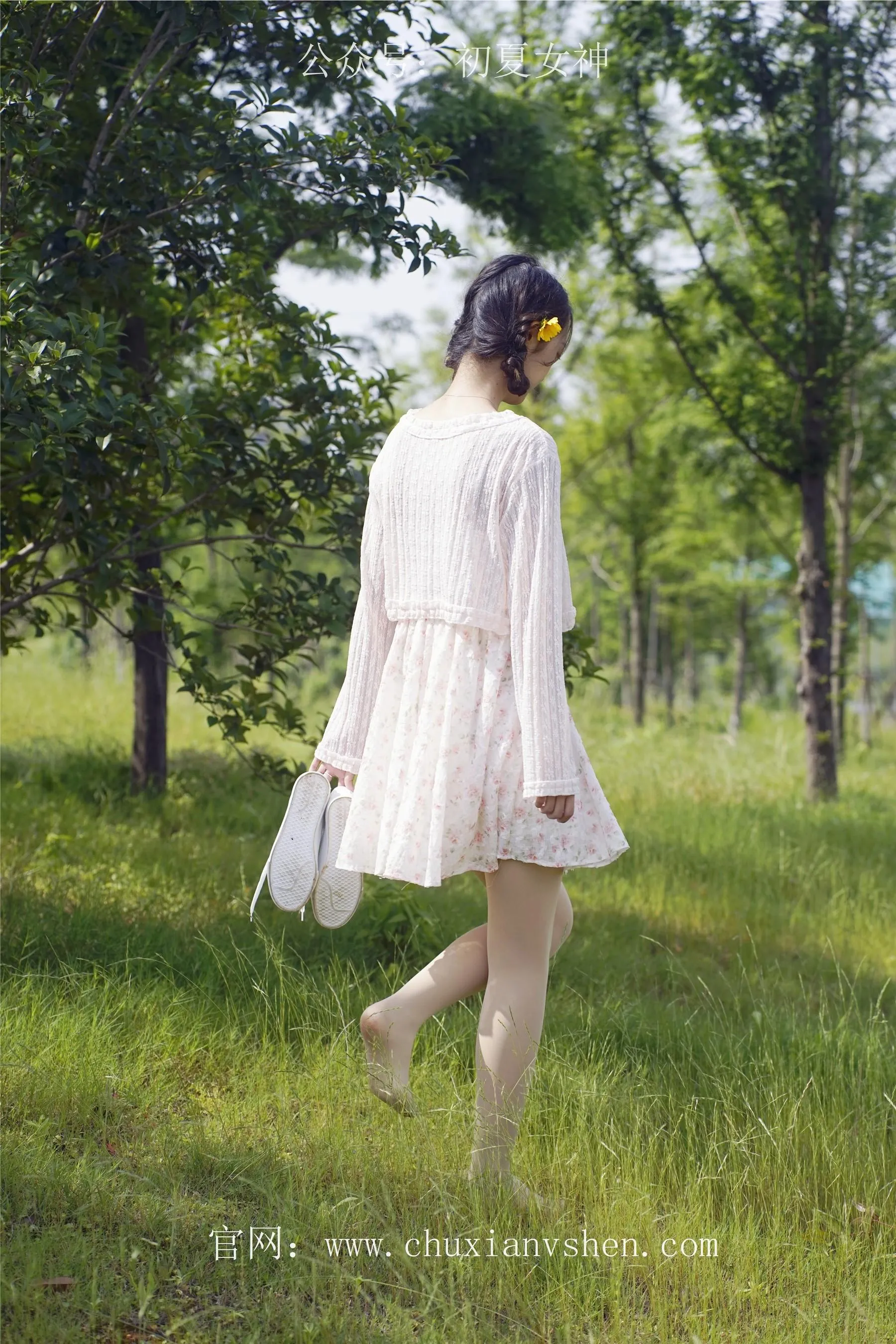 初夏女神 NO.070 依依 邻家女孩-风中少女 [122P]插图2